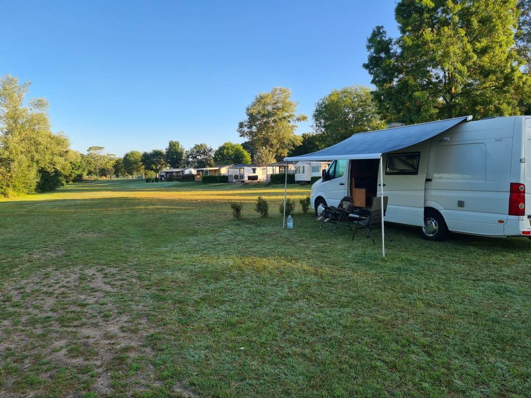 Camping du Lac des Varennes *** — Area da campeggio in Marçon / Pays de la Loire