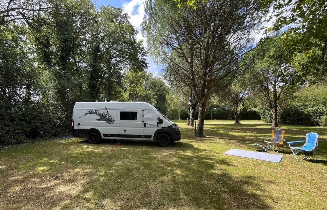 Camping les Sorinières — Місце для кемпінгу in Nieul-le-Dolent