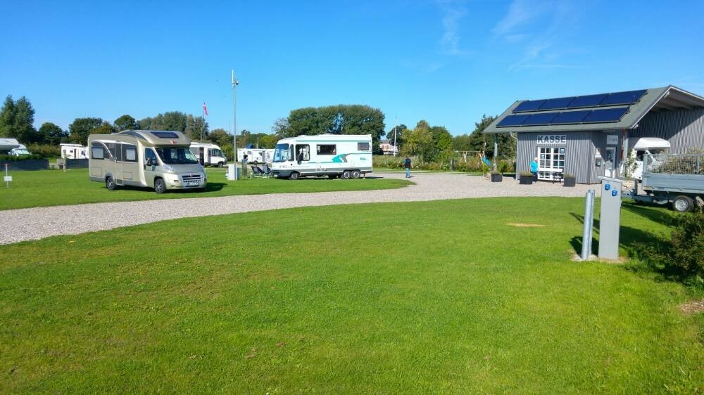 Wohnmobilstellplatz am Halbmond — 露营车营地 in Friedrichstadt