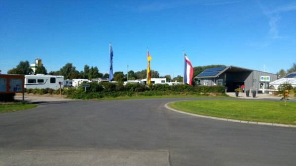 Wohnmobilstellplatz am Halbmond — Photo 2