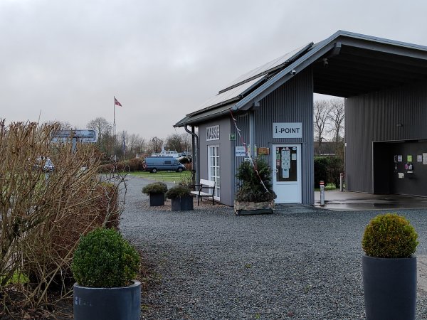 Wohnmobilstellplatz am Halbmond — Photo 4