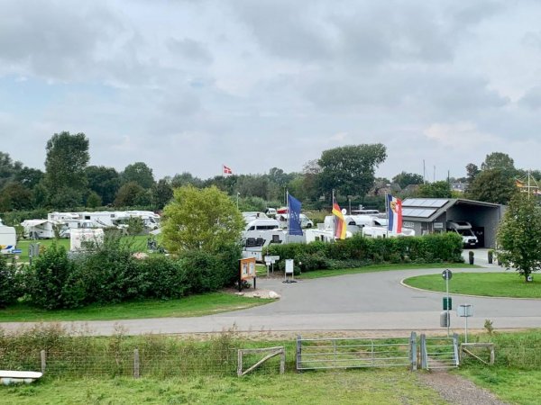 Wohnmobilstellplatz am Halbmond — Photo 5