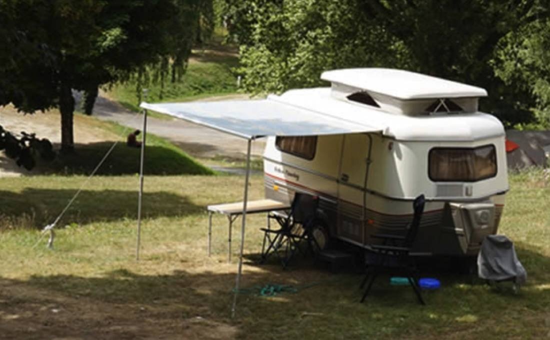 Camping Du Lac du Bujaleuf ** — Місце для кемпінгу in Bujaleuf