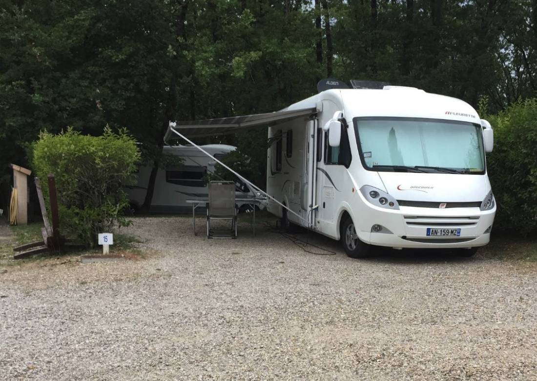 Camping du Lac *** — Місце для кемпінгу in Lafrançaise