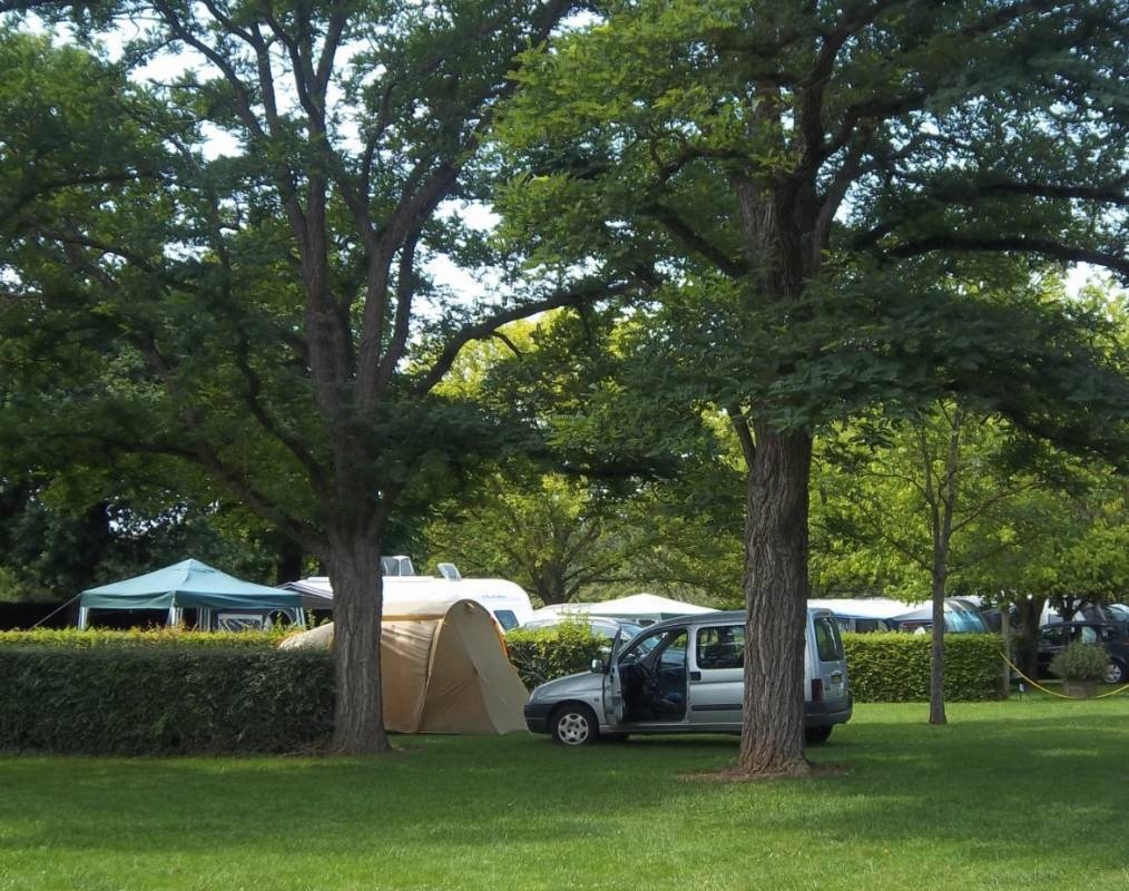 Camping Etang Merlin ** — Campingplats in Châteaumeillant