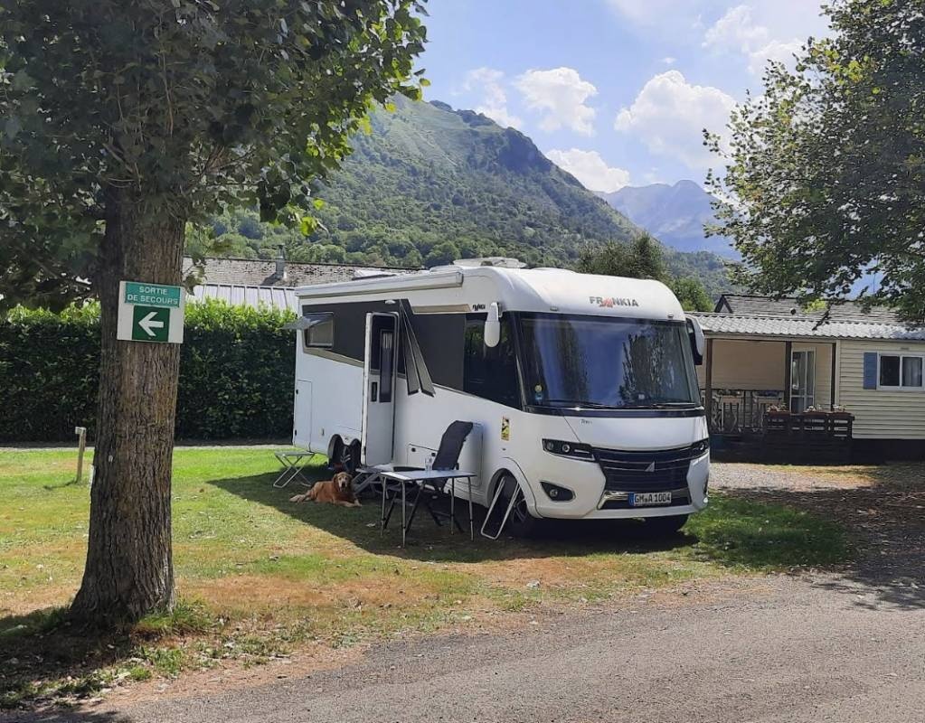 Camping de Monplaisir — Місце для кемпінгу in Gère-Bélesten 