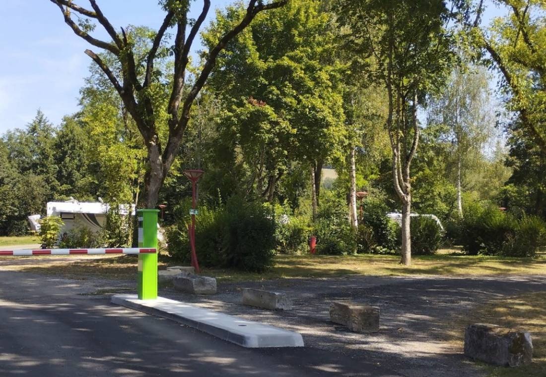 Stellplatz Maurs la Jolie — Area Autocaravanas in Maurs