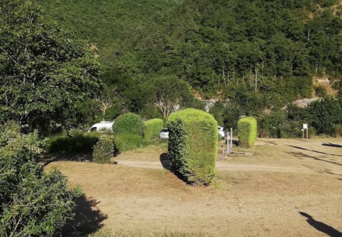 Camping Le Roc Qui Parle *** — Camping in Nant