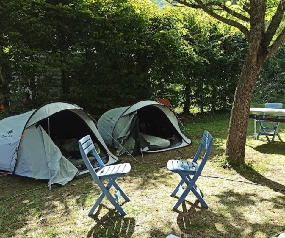 Camping Le Roc Qui Parle *** — Kemp in Nant
