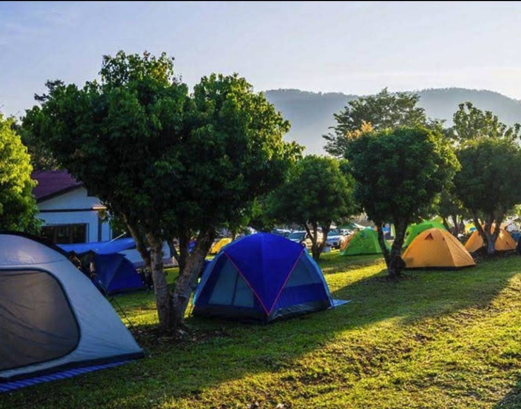 Camping Les Vignes (max. 3.90 m Höhe) — Campingplass in Castillon-en-Couserans