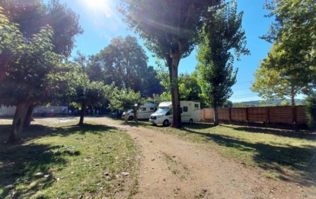 Camping retro La Gambionne — Ställplats in Goudargues / Nouvelle-Aquitaine
