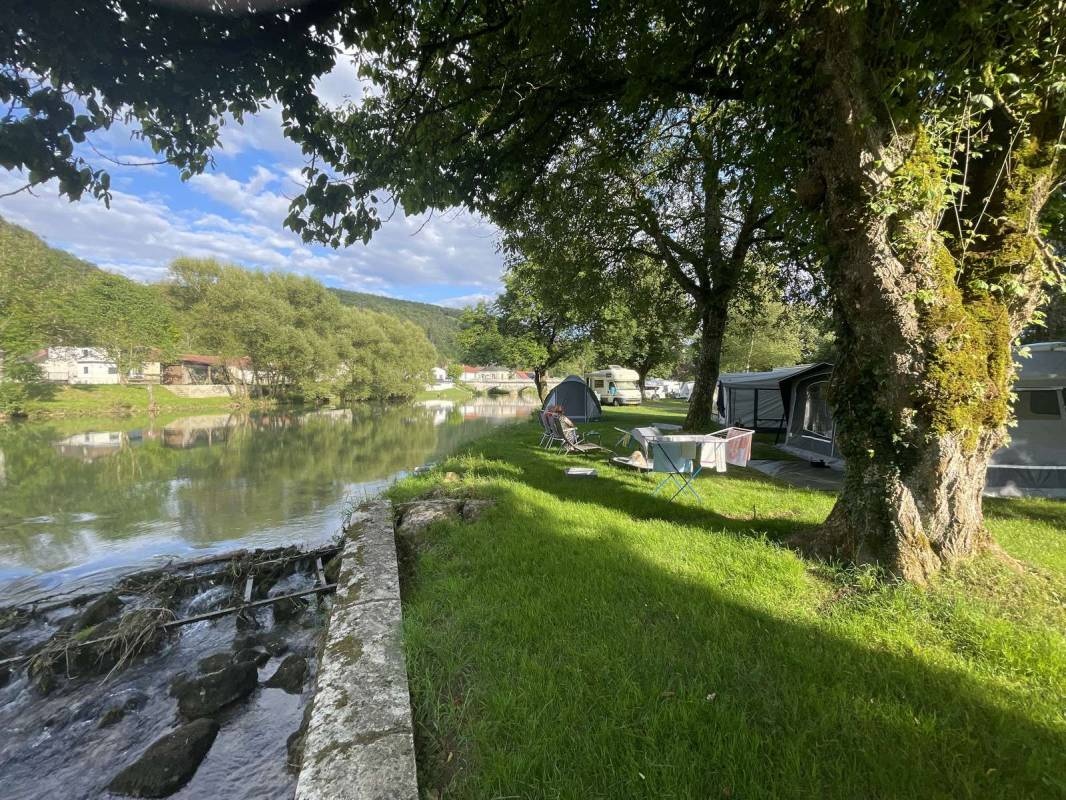 Camping Municipal Rives De Marne — Kemp in Vouécourt