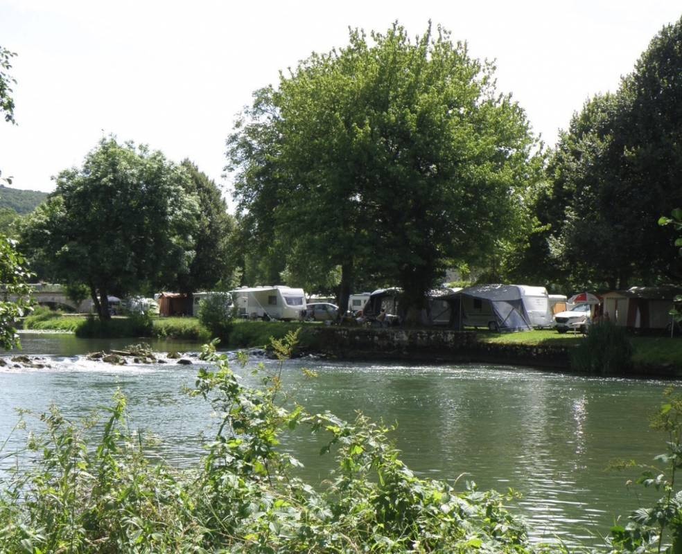 Camping Municipal Rives De Marne — Cámping in Vouécourt