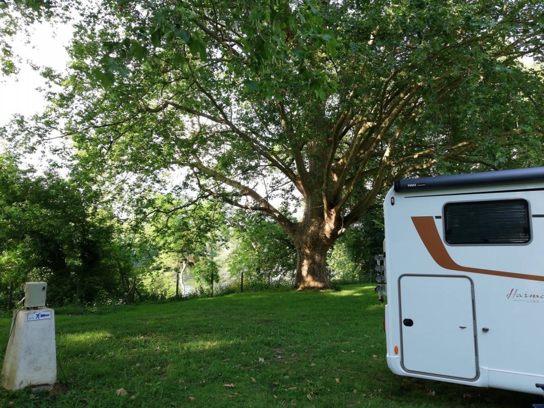 Camping Municipal Le Parc Servois — Campingplads in Gardonne / Nouvelle-Aquitaine