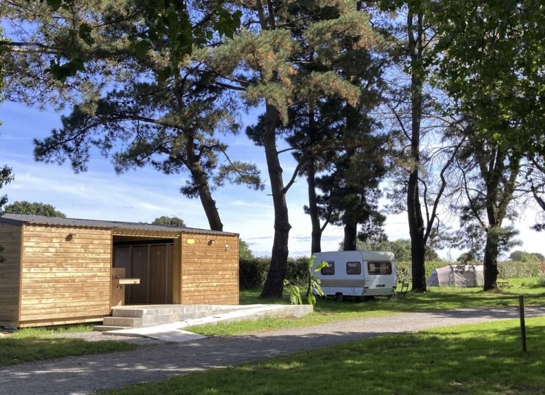 Camping Guinguette – La Cale Sauvage — Sítio de acampamento in Frossay