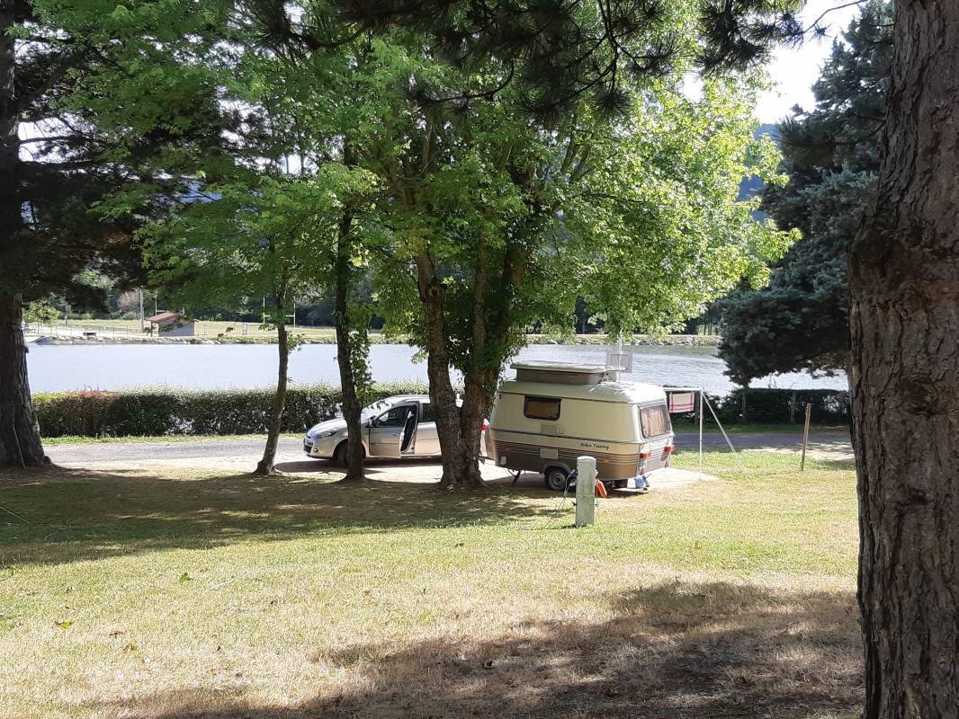 Camping Municipal de Noirétable — Campingplads in Noirétable / Auvergne-Rhône-Alpes