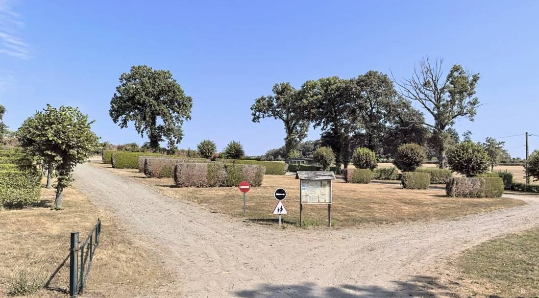 Camping Municipal — Campingplats in Deux-Chaises / Auvergne-Rhône-Alpes
