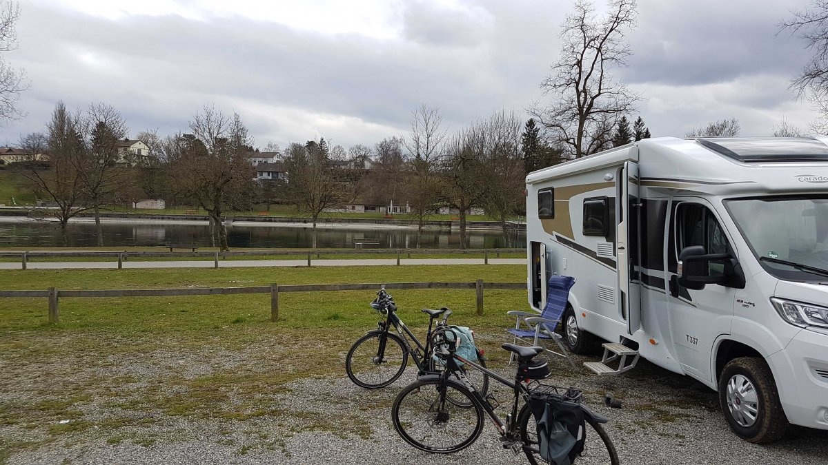 Stellplatz Rheinuferpark Gailingen — 露营车营地 in Gailingen am Hochrhein-Lochmühle