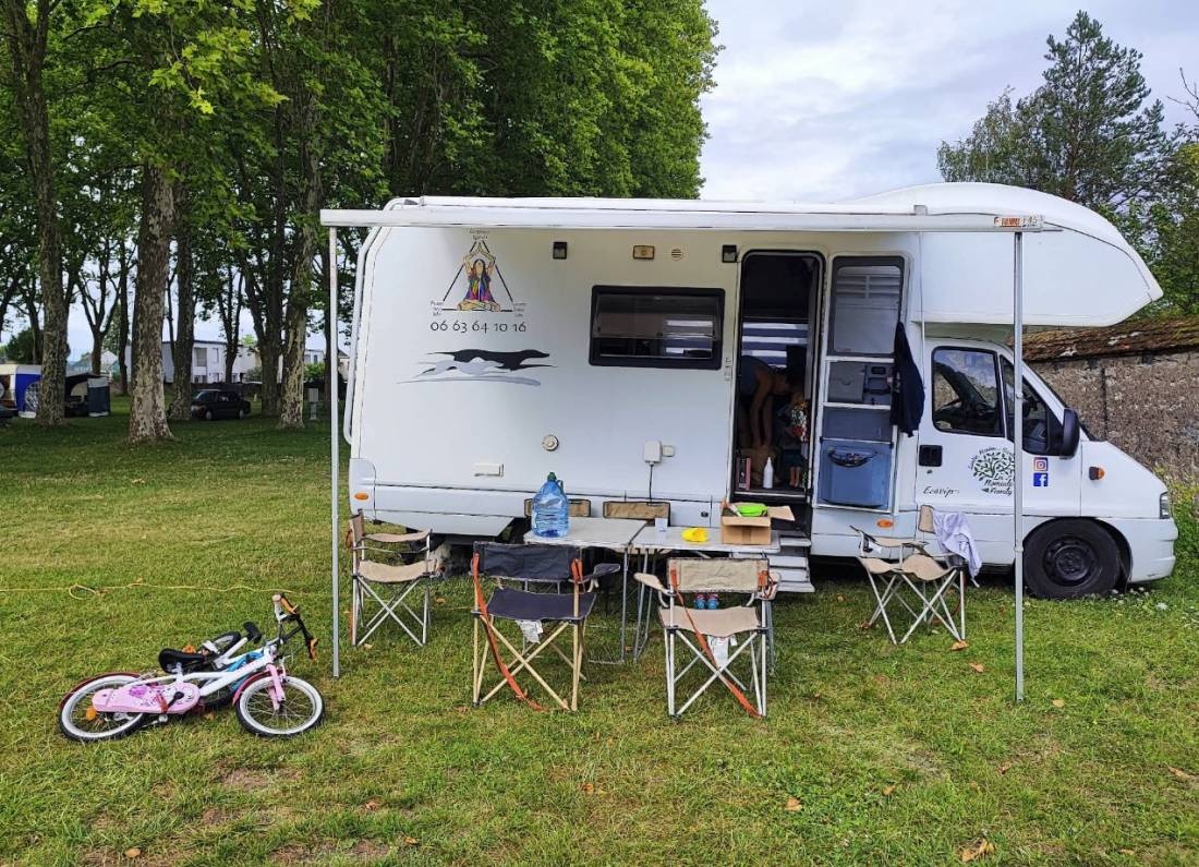 Camping de Mehun-sur-Yèvre — Kemping in Mehun-sur-Yèvre