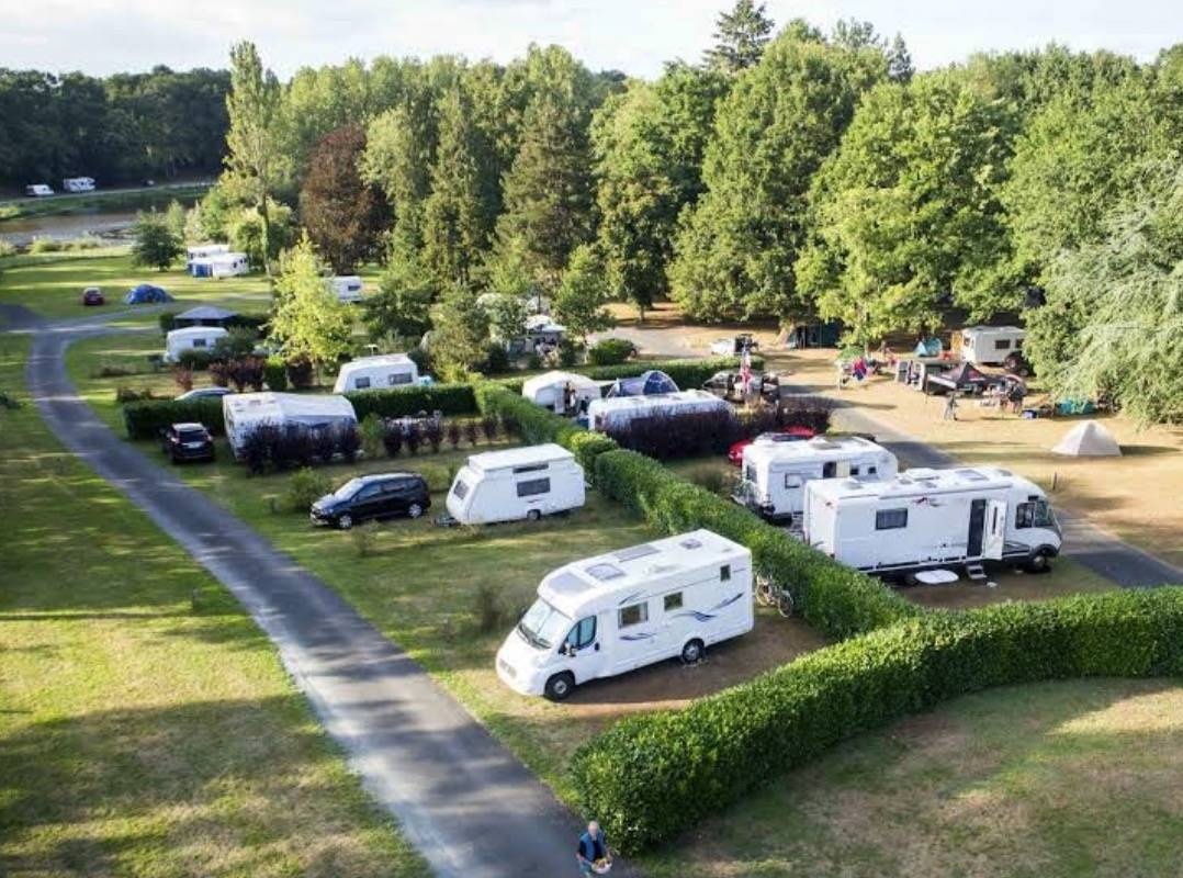 Camping St. Clair Sarl *** — Sítio de acampamento in Guenrouet
