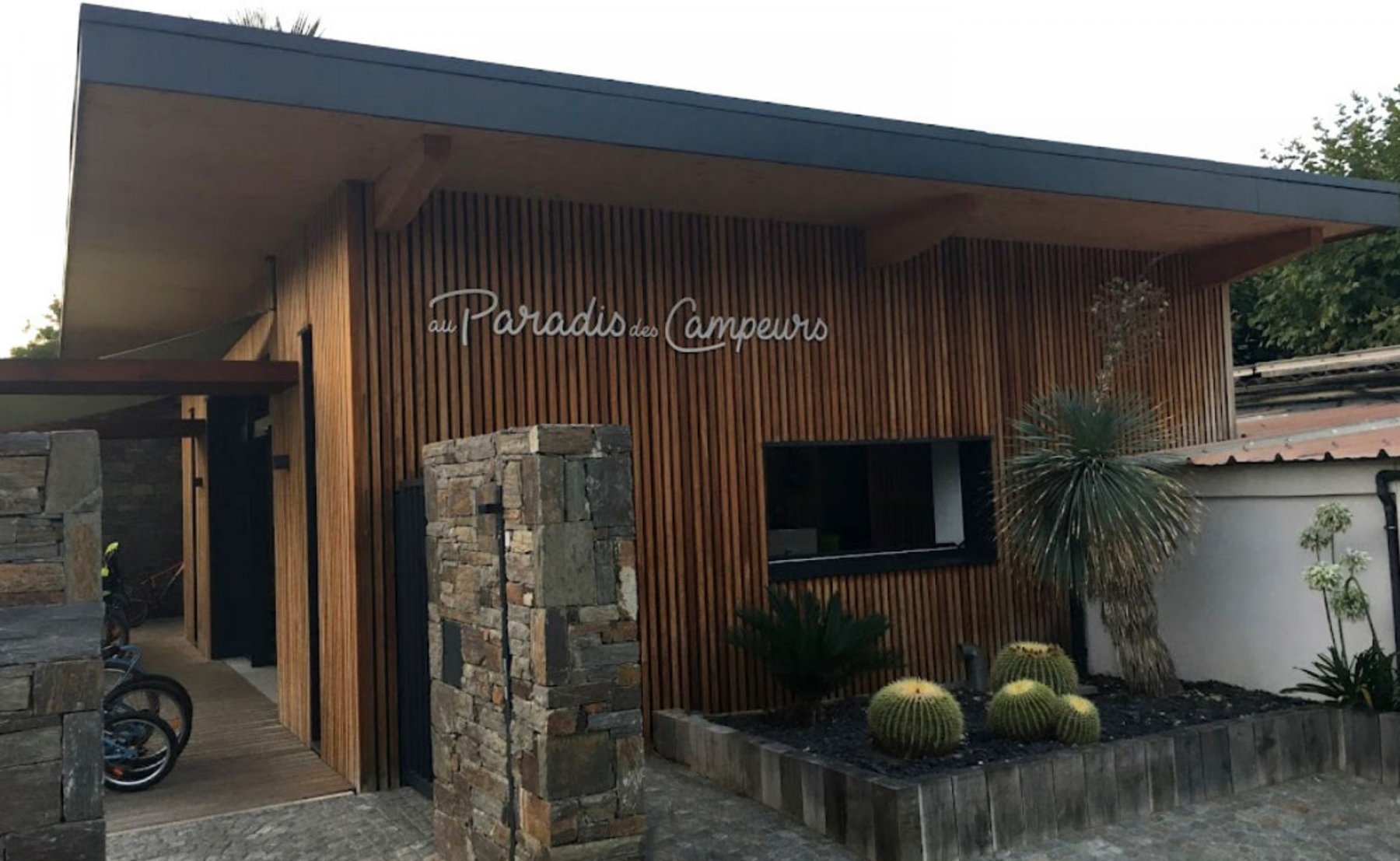 Camping au Paradis des Campeurs — Kamp yeri in Les Issambres / Provence-Alpes-Côte d'Azur