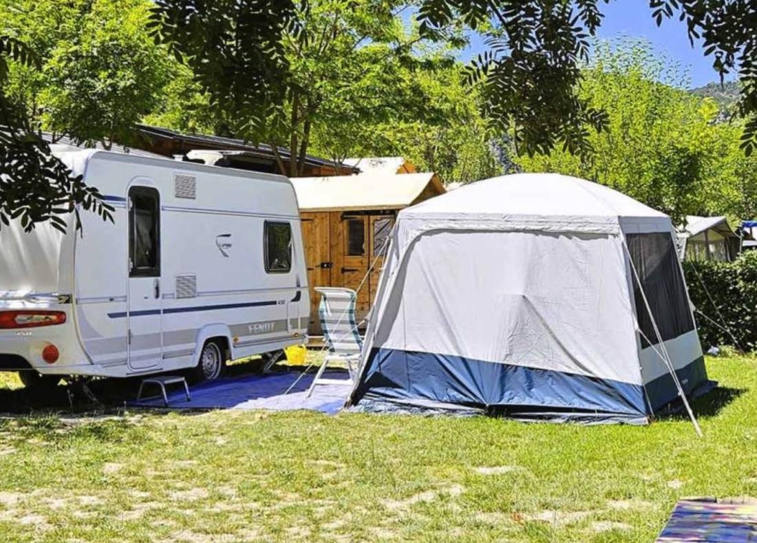 Camping Les Ramières **** — Campingplats in Sahune