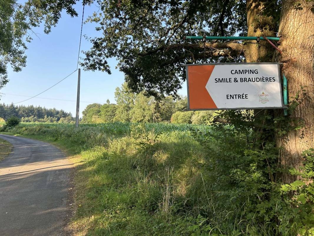 Camping Smile & Braudieres — Camping in Mézières-sous-Lavardin / Corse