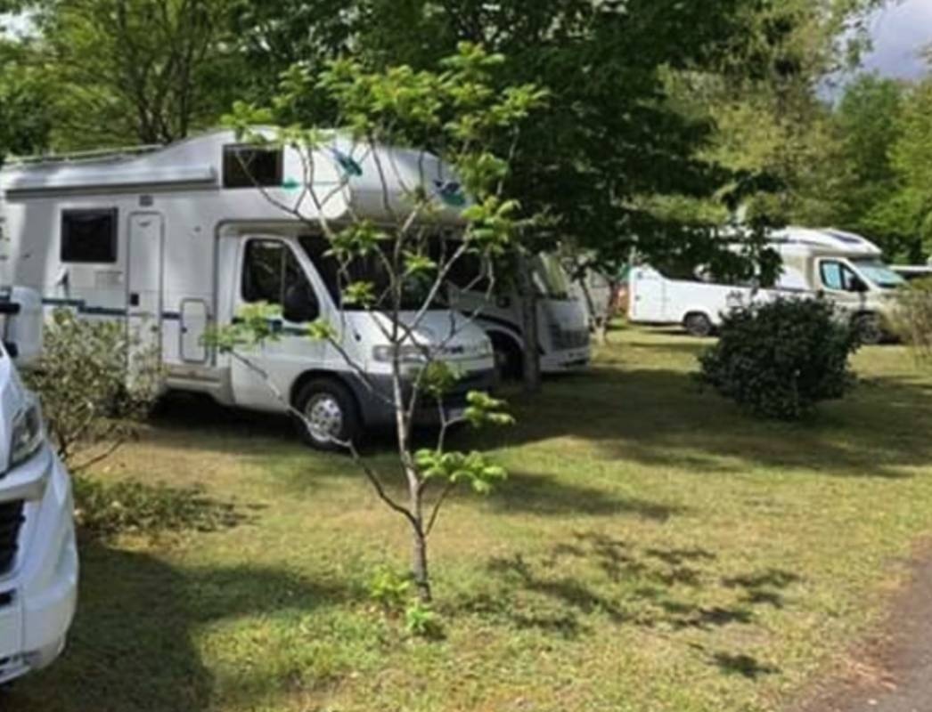 Camping Vert Bord'eau *** — Camping in Saint-Symphorien 
