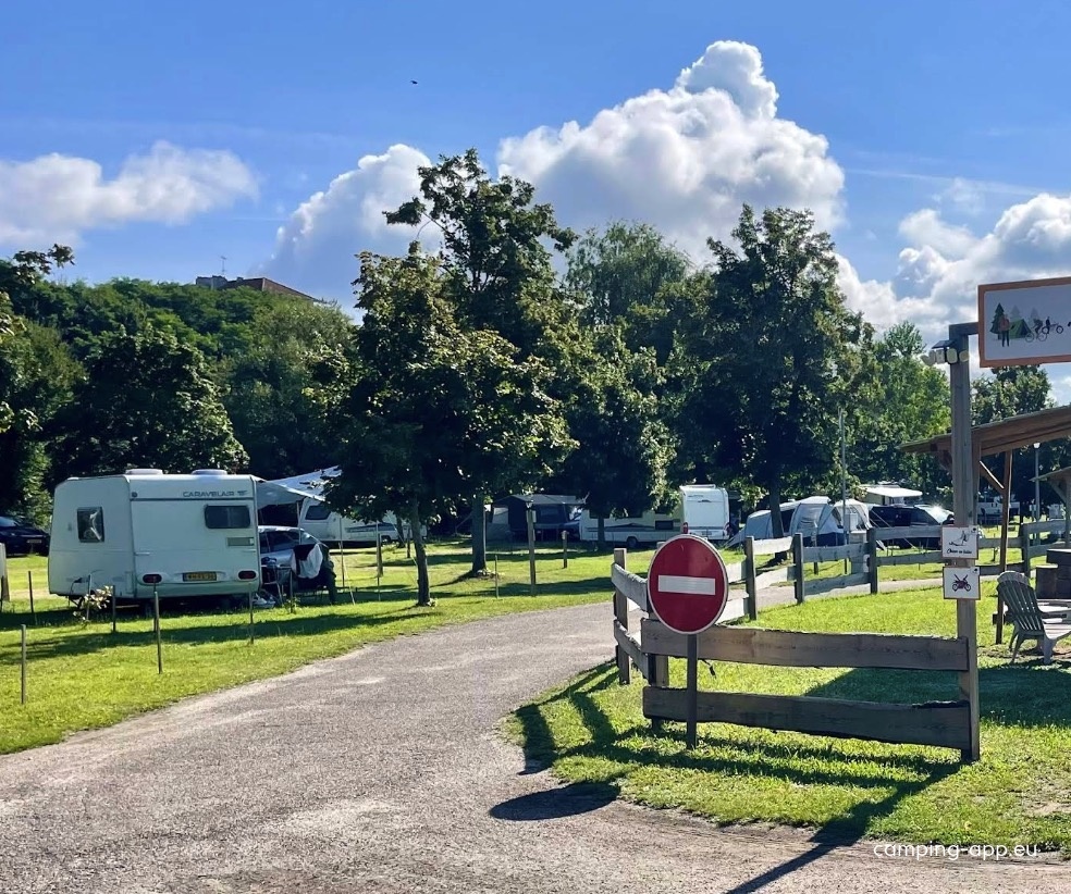 Camping L'île aux 1000 Charmes — Camping in Charmes