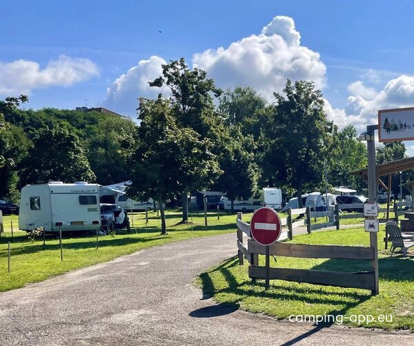Camping L'île aux 1000 Charmes