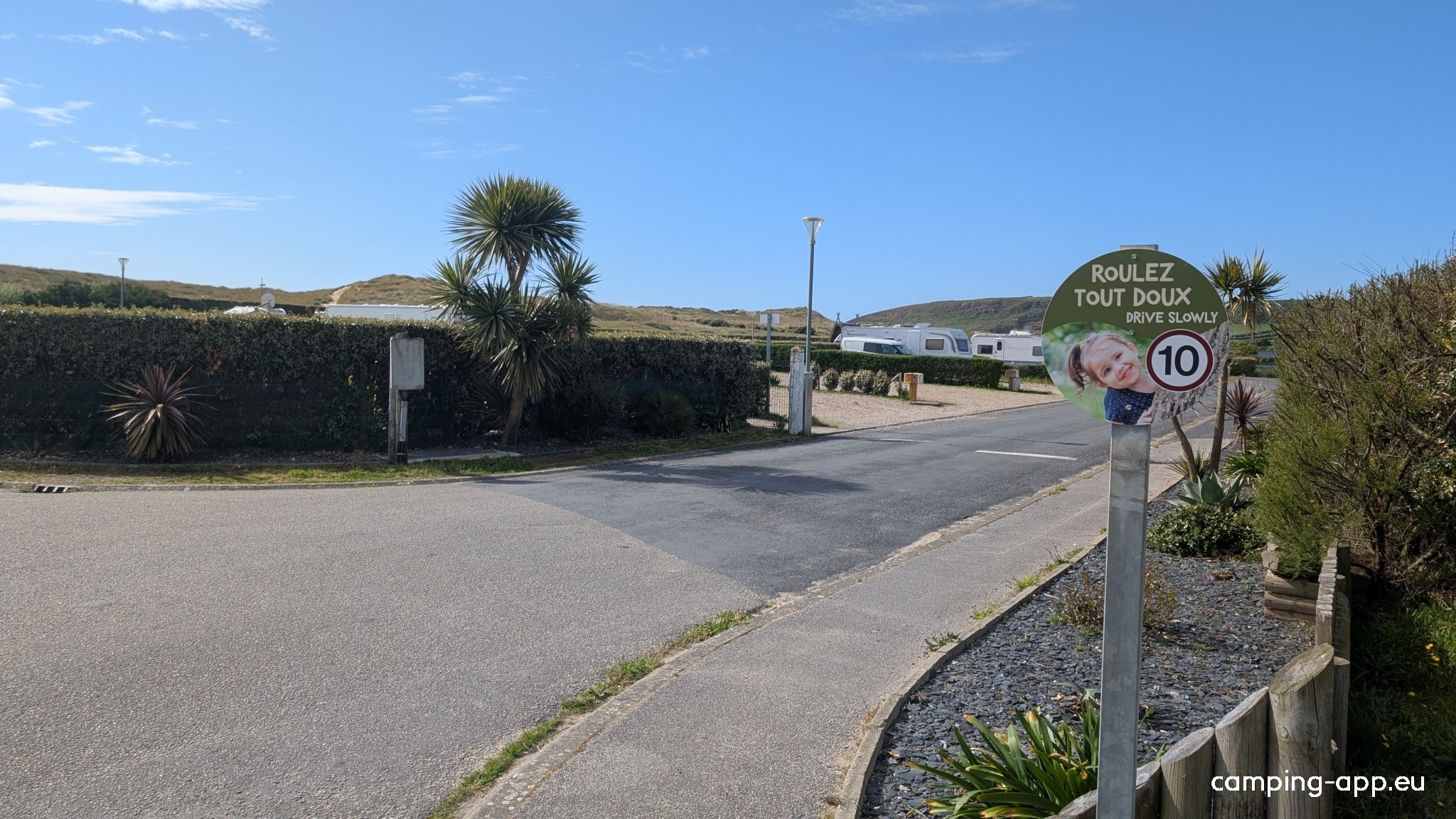 Camping Municipal Les Mielles — Kemping in Surtainville
