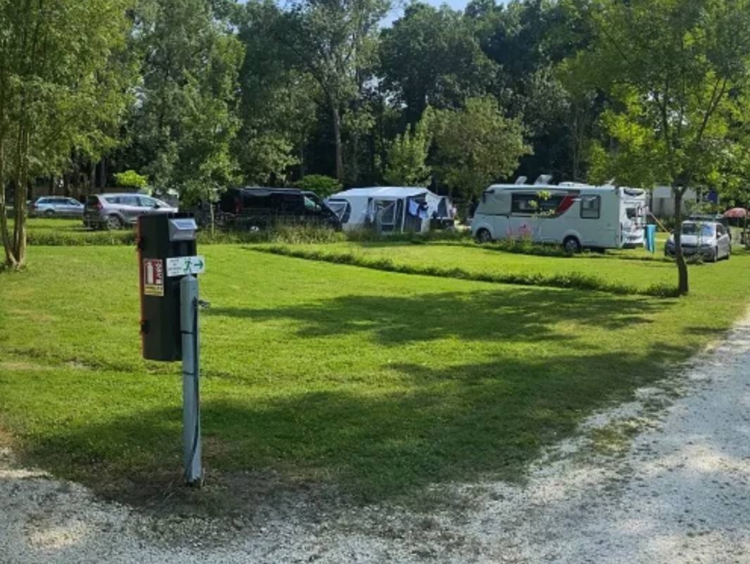 Camping du Petit Bonheur *** — Kemp in Crazannes