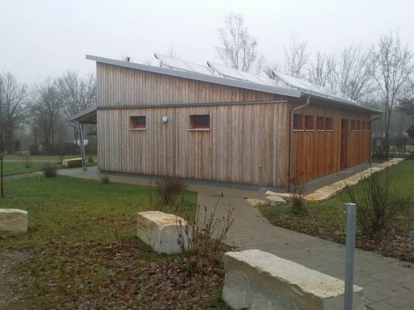 Stellplatz Badehalbinsel Absberg — Karavan Sitesi in Absberg