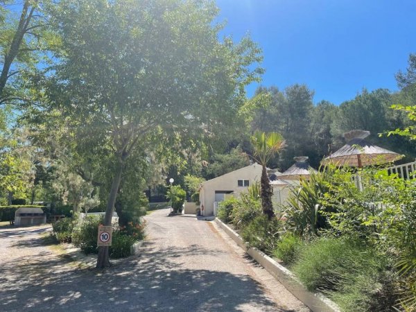 Camping Le Mas de Reilhe — Photo 2