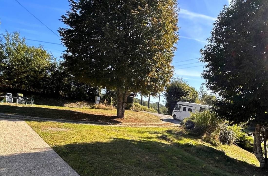 Camping Nature & Vezere *** — Cámping in Peyrissac