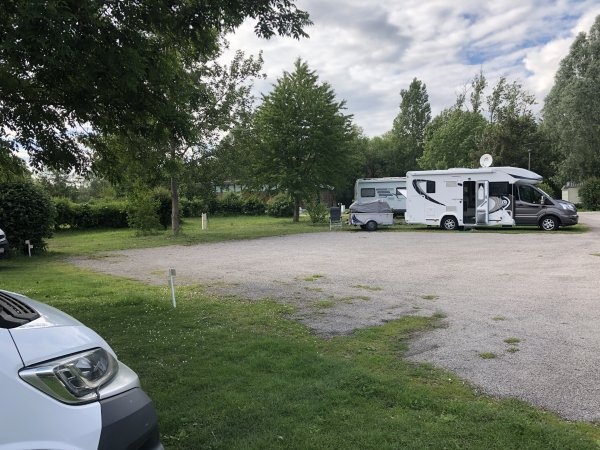 Le Parc Des Cygnes — Cámping in Amiens / Hauts-de-France