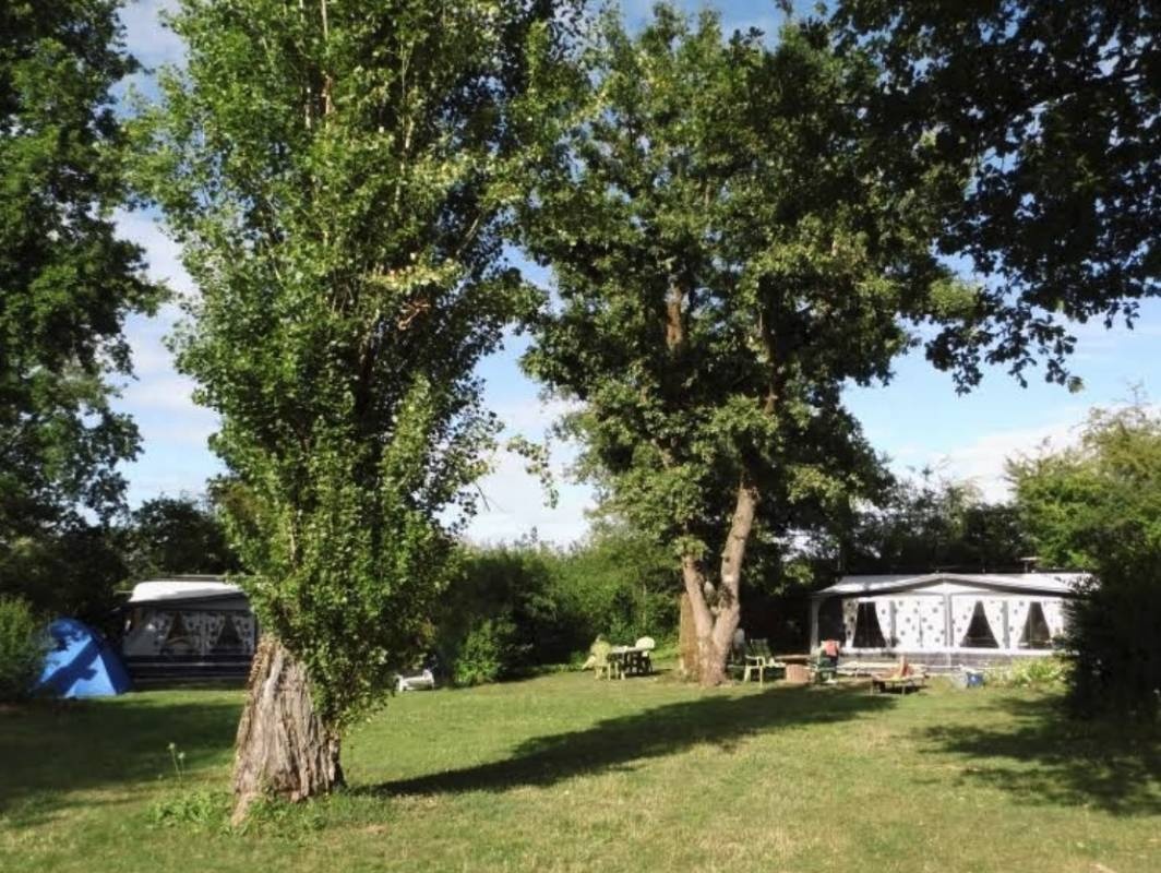 Club du Soleil Mulhouse (Naturisten Camping) — Kemp in Réguisheim