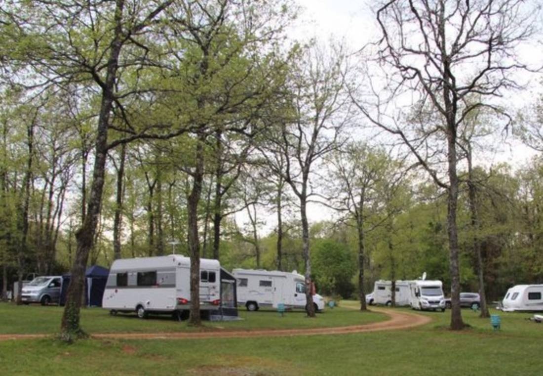 Club du Soleil (Naturisten Camping, nur FFN-Mitglieder) — Kemp in Château-Larcher