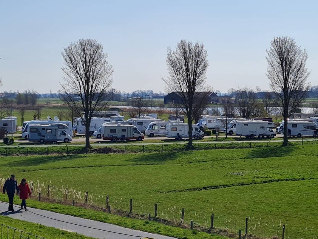 Stellplatz am Deich Jemgum - Ditzum — Campervan Site in Jemgum - Ditzum
