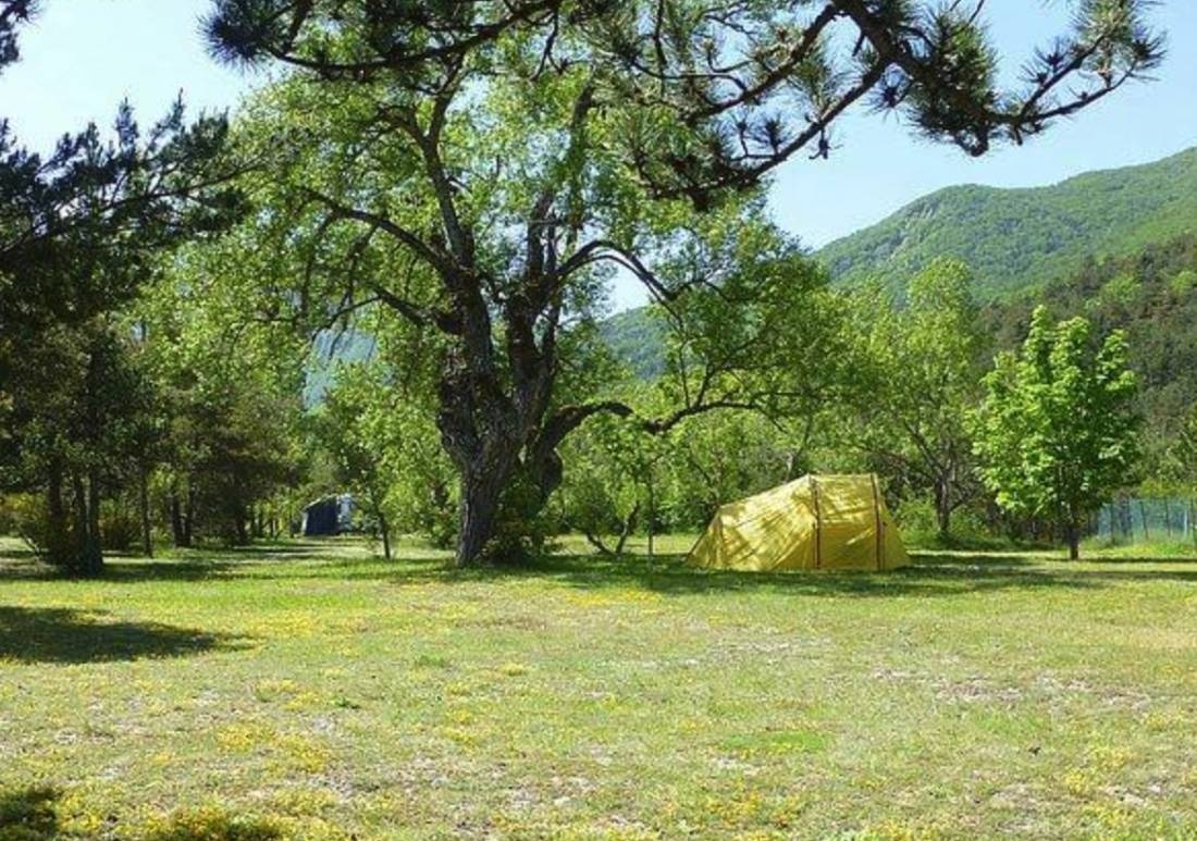 Camping Au Blanc Manteau — Cámping in Manteyer