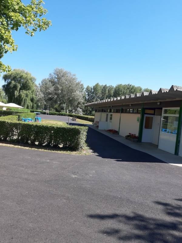 Stellplatz Le Mêle-sur-Sarthe — Місце для кемперів in Coulonges-sur-Sarthe