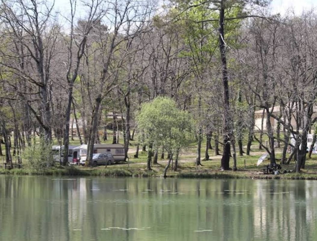 Camping du Lac de Neufont *** — Campingplats in Saint-Amand-de-Vergt