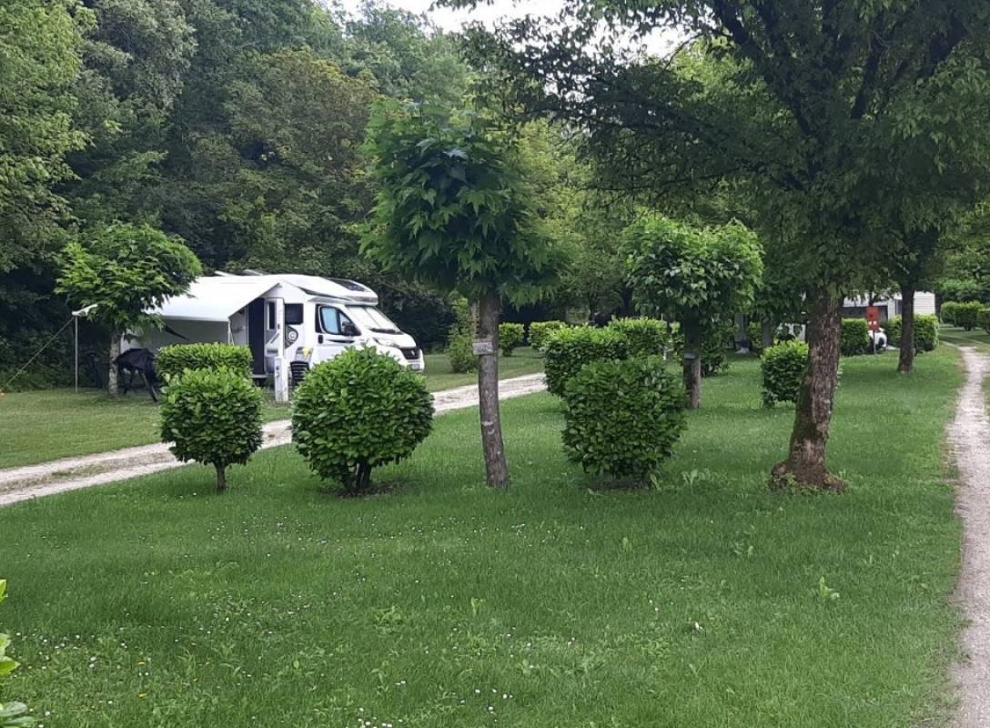 Camping Montaigu Plage — Campingplads in Montaigu-de-Quercy
