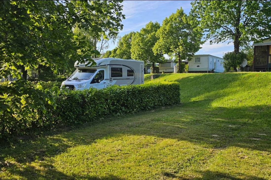 Camping de Ladignac Le Long bel air — Kemp in Ladignac-le-Long