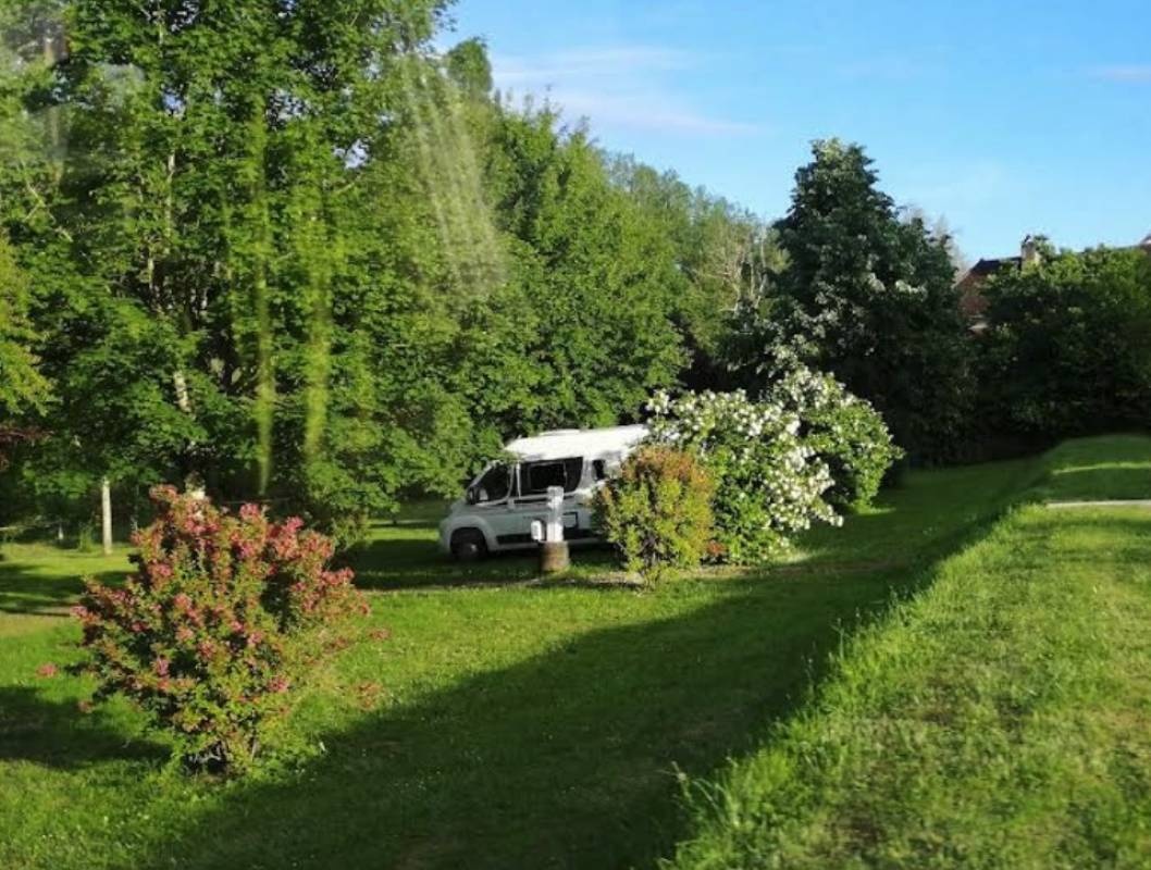 Camping de la Louve — Campingplats in Champagne-sur-Loue 