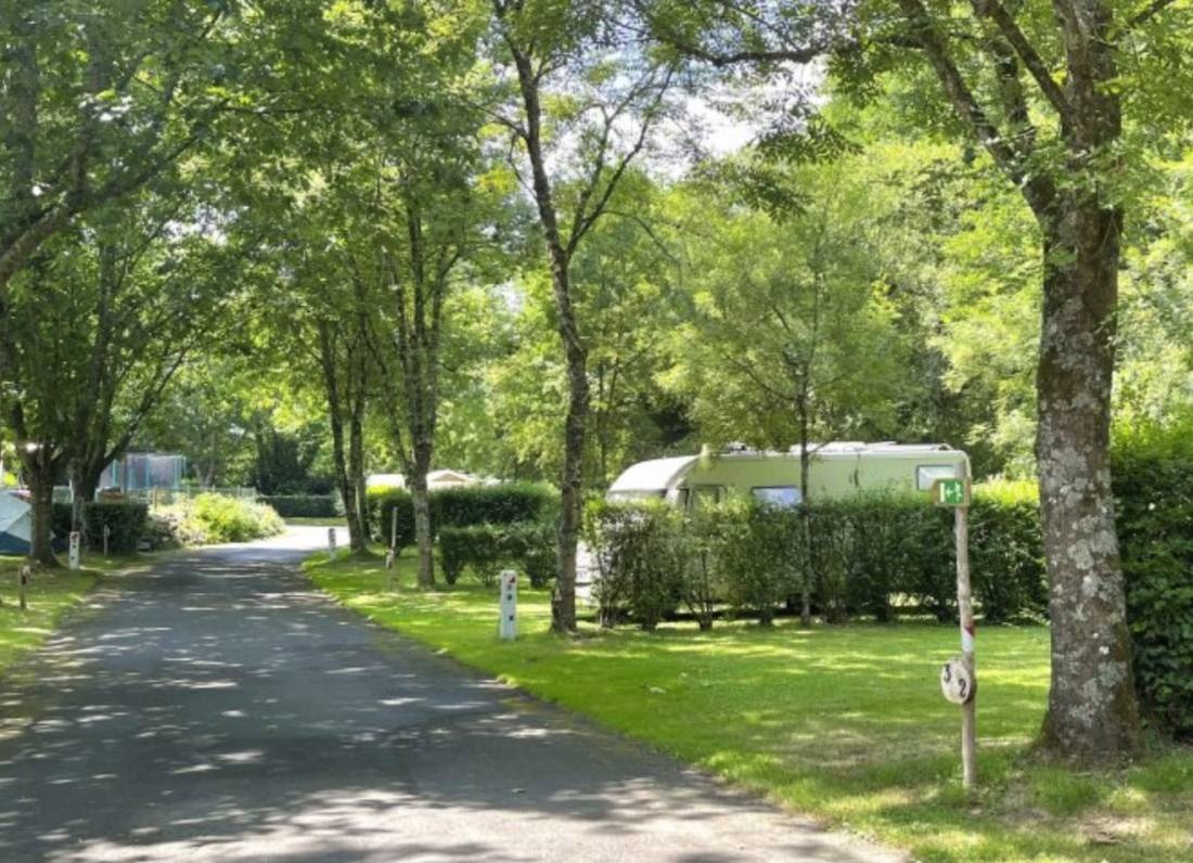 Camping de la Petite Boulogne *** — Kemp in Saint-Étienne-du-Bois
