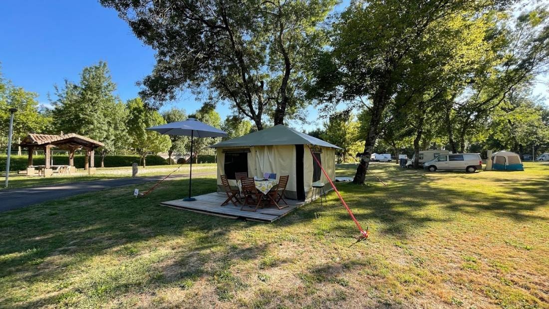 Camping Les Platanes — Kemping in La Boixe