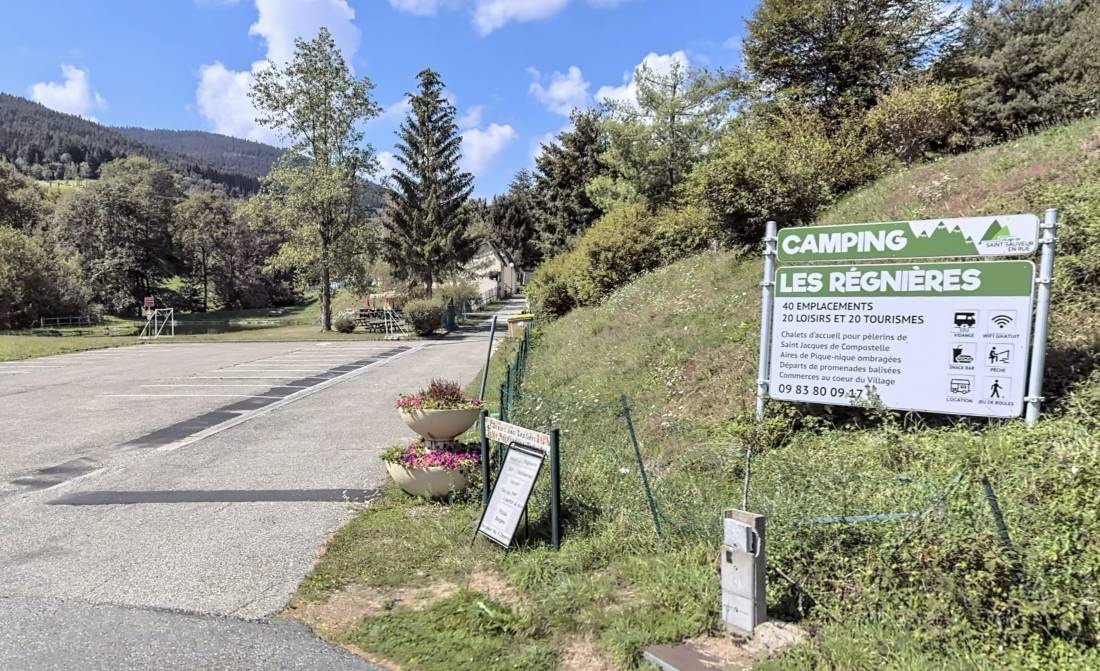 Camping Les Régnières — Camping in Saint-Sauveur-en-Rue