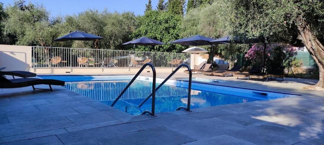 Camping - Caravaning La Camassade *** — Camping Site in Tourrettes-sur-Loup