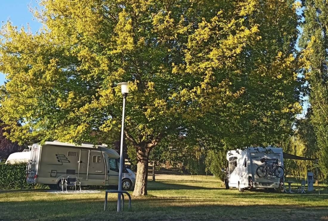 Camping Municipal Prémery — Місце для кемпінгу in Prémery